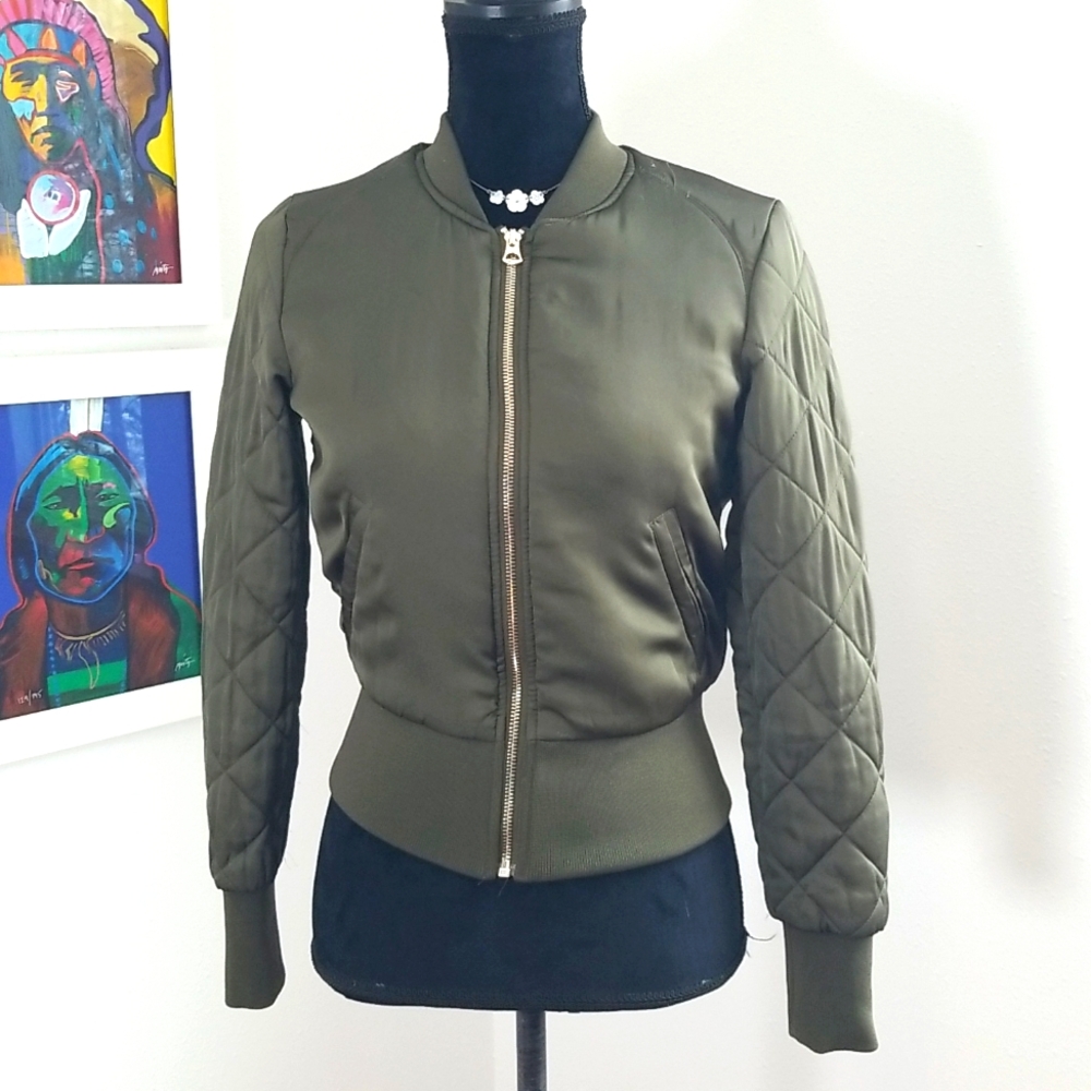 DIVIDED Sateen Quilted Bomber Olive 4